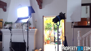 PropertySex - Riley Reid mint ingatlanos tini csajszi