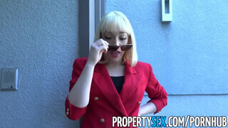PropertySex - piros blézer és szőrös muff