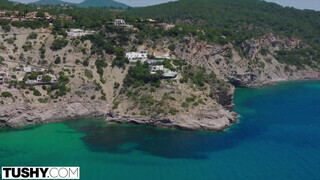 Mary Rock a szuper csinos pipi - TUSHY