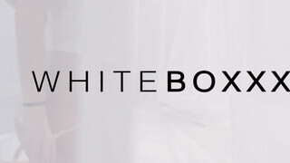 WHITEBOXXX - Ginebra Belucci derekasan lerendezi a fasziját