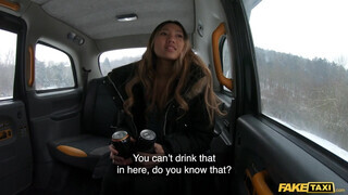 Fake Taxi - May Thai bekapja a taxis óriási faszát