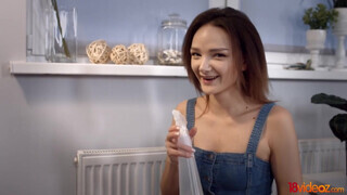 18videoz - Olivia Trunk kipróbálja segg lyukba is
