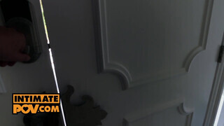 Lily Love a termetes seggű milf - itsPOV