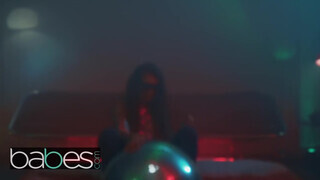 BABES - Elena Koshka csodás formás popsija