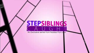 SiblingsCaught - Danni Rivers bekapja a termetes farkat