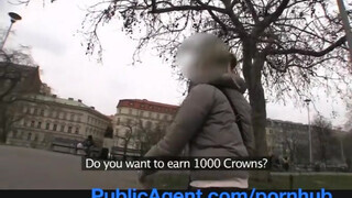 PublicAgent Hajléktalan lány nem tud a hotelben fizetni