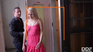 Eva Parcker és Christen Courtney édeshármasban hancuroznak