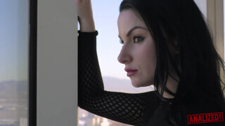 análized - Veruca James valagába csoki bájdorongot nyomnak be