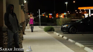 Naughty America - Sarah Jessie a csinos kitetovált milf
