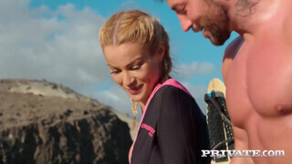 Private com - Cherry Kiss a csinos szörfös pipi