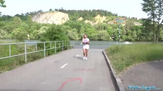 Public Agent - Gigantikus keblű szép fenekű bige