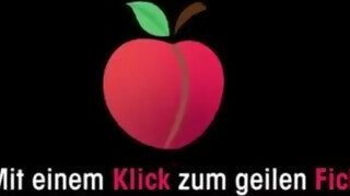 Amatőr tetkós gigászi cickós tini bige