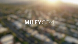 MILFY - Angelina és az óriás farkú krapek
