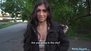 Public Agent - Alicia Trece a fogszabályzós argentin csajszi