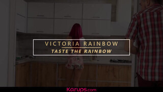 Victoria Rainbow a csinos vékony milf