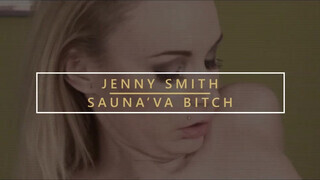 Jenny Smith a világos szőke óriási didkós milf lovagol a faszon