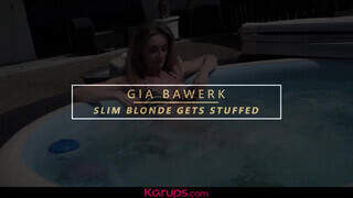 Karups - Gia Bawerk a kívánatos világos szőke milf