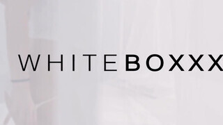 WHITEBOXXX - Nancy ráül a a palija szájára
