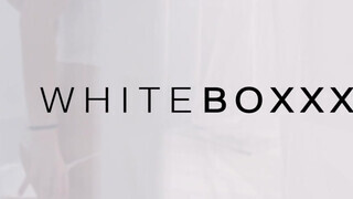 WHITEBOXXX - Tini bige játszik a puncijával