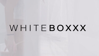 WhiteBoxxx - Oxana Chic picsája megkettyintve