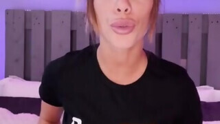 littleangel84 a bombázó amatőr milf