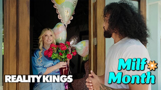 REALITY KINGS - Jenna Starr a hatalmas fenekű mami
