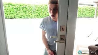 Csábító 40-es sierra megdugja a fiatal kukkolót