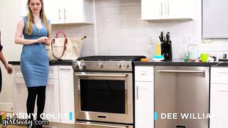 Dominatrix Bunny Colby megsemmisíti az ügyfelét gumi faszal