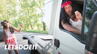 Shrima Malati kint kapja a forró élvezetet a puncájára brutális dúgás után