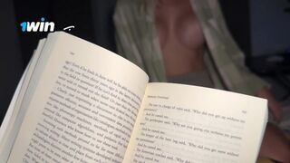 Nevelő hugom csábított el olvasás közben – ízletes közeli dörzsölés a termetes popós tinitől