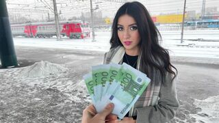 Vonatbéli csábítás: macát szólítunk meg castingra közvetlenül a szekrényben