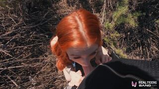 Csábító vörös tini Madi Collins kibelezi a puncáját és keményen megdugja a gigászi rúdja