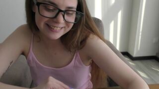 Csintalan tini könyvmoly tanul anatómiát egy igazi gigantikus faszon! 18 éves