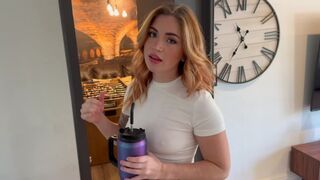 A palim csajának szájába élveztem, miközben ő a másik szobában volt