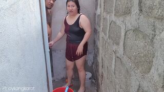 Filipina nőci kinti fürdés közben keményen megbaszva