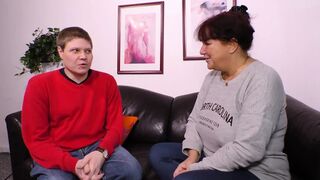 Vörös hajú milf hatalmas mellekkel cumizza a dárdát és hagyja hogy keményen megdugják
