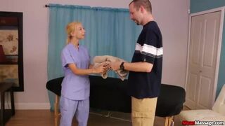 Világos Szőke tini brutális boldog befejezést kínál ügyfelének a Nookiesnál