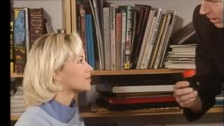 Tömjük tele a seggüket gigantikus farokkal retro pornó teljes filmben